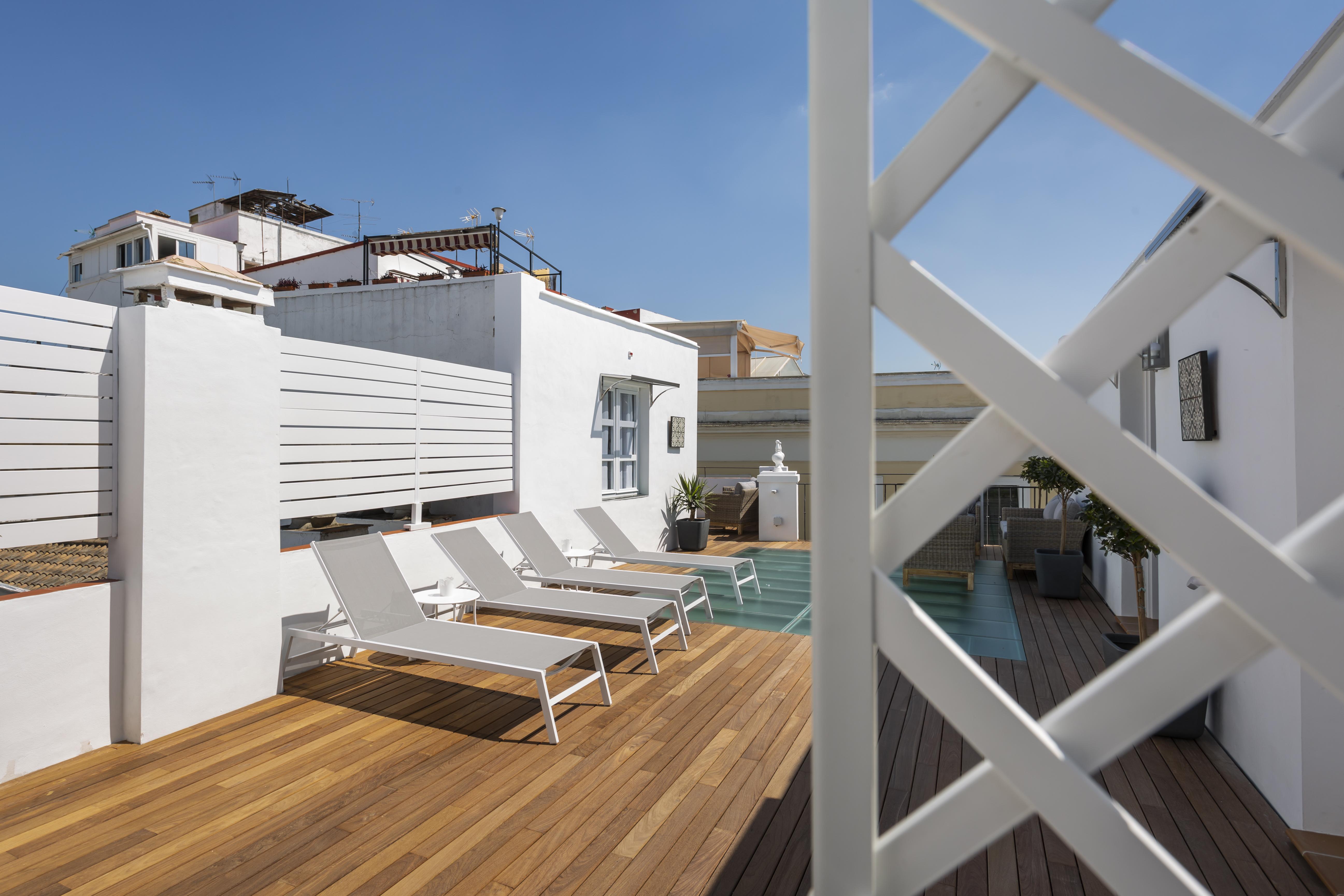 Basic Hotel Sevilla Catedral Bagian luar foto