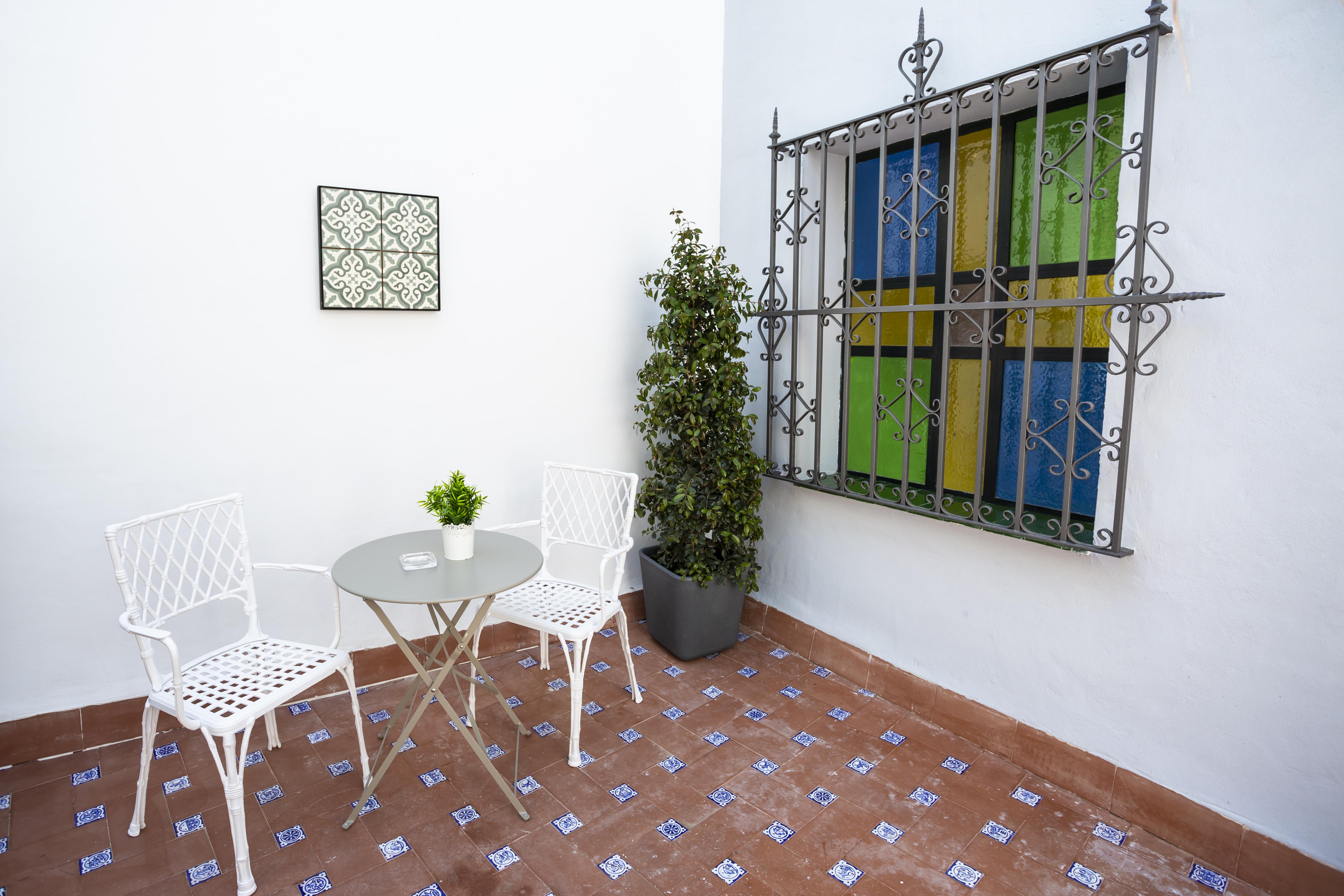 Basic Hotel Sevilla Catedral Bagian luar foto