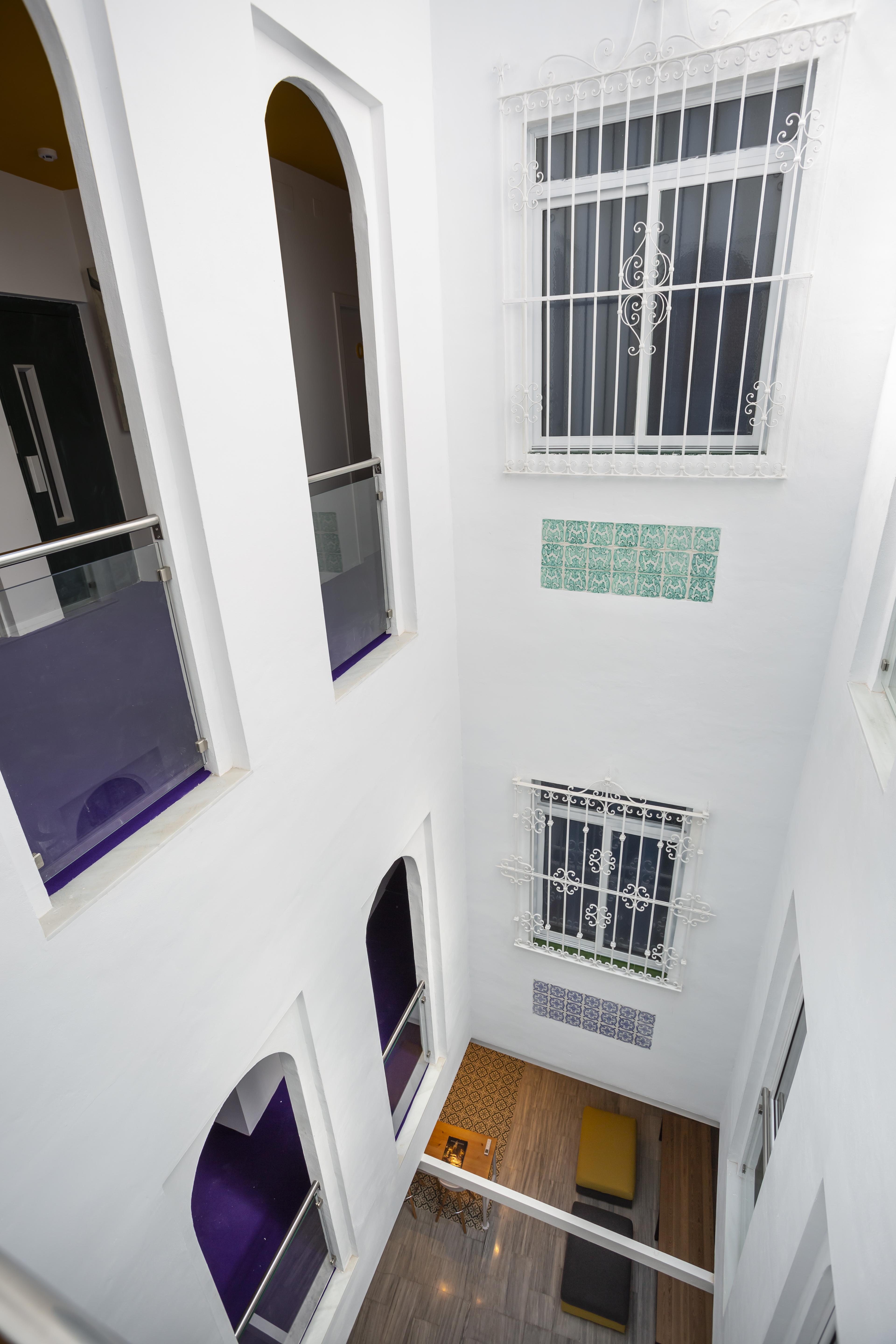 Basic Hotel Sevilla Catedral Bagian luar foto