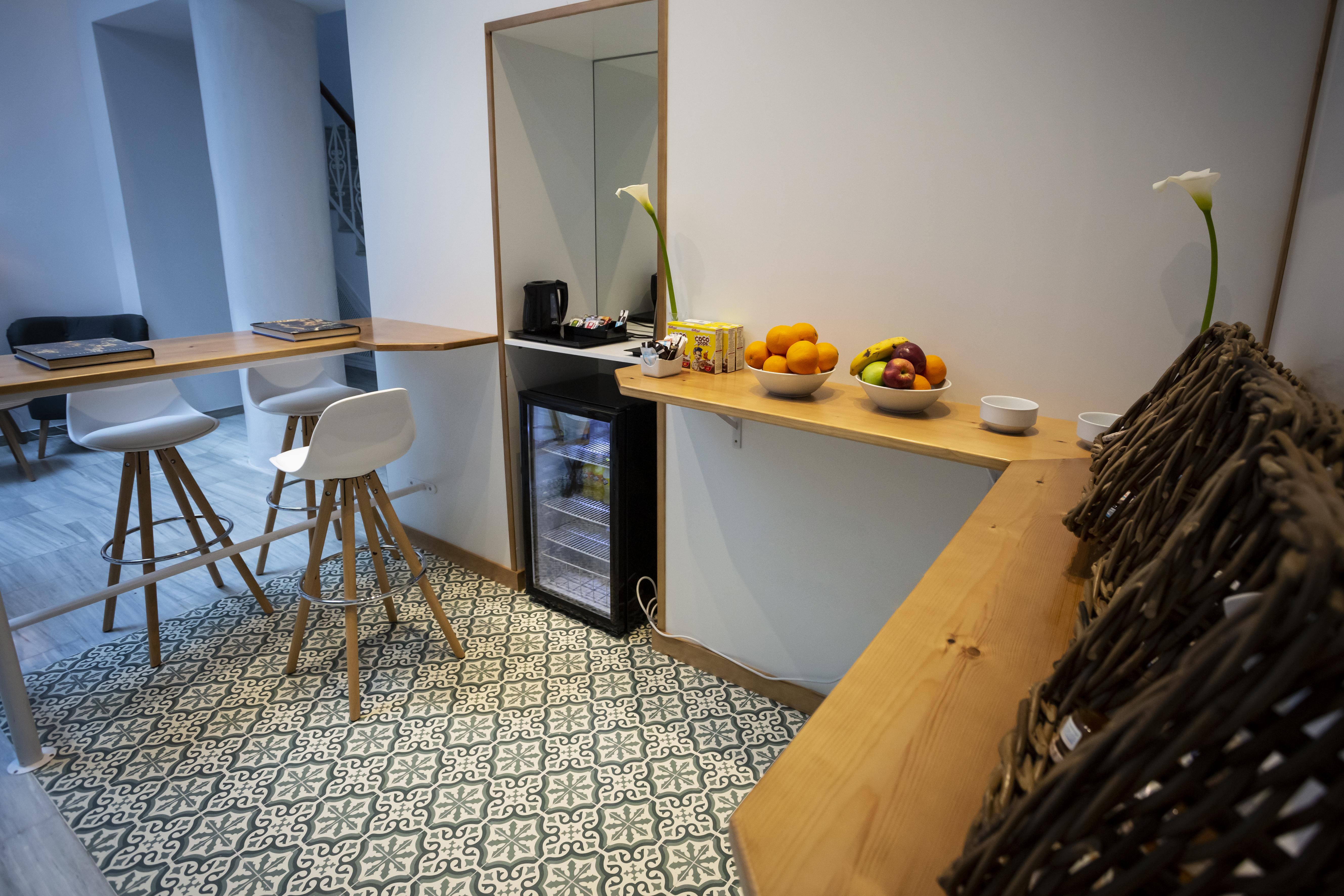 Basic Hotel Sevilla Catedral Bagian luar foto