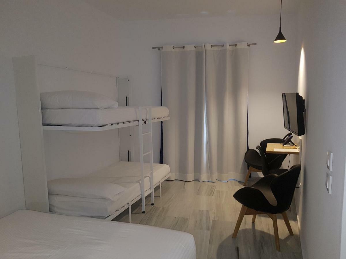 Basic Hotel Sevilla Catedral Bagian luar foto